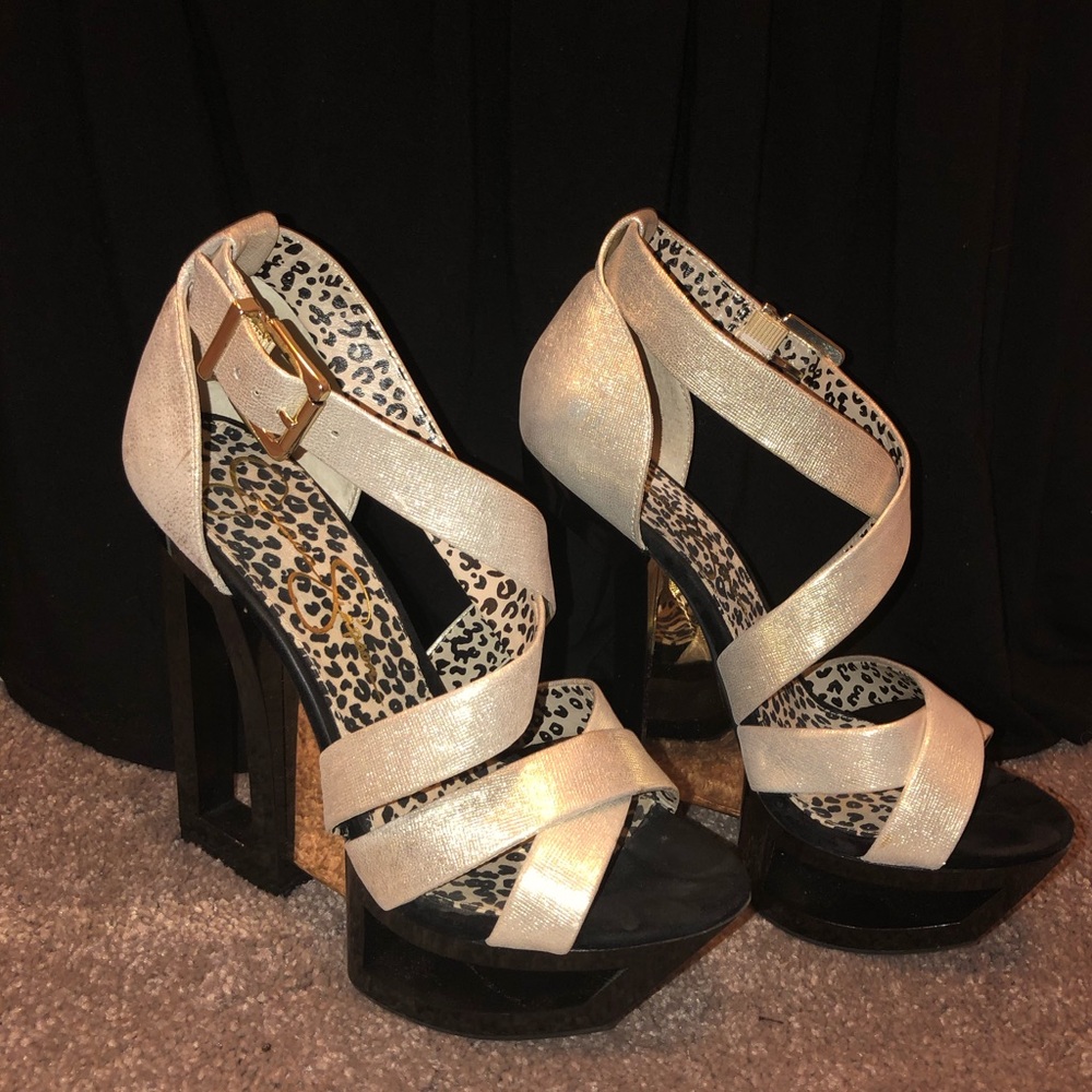 Jessica Simpson Stylish wedge.